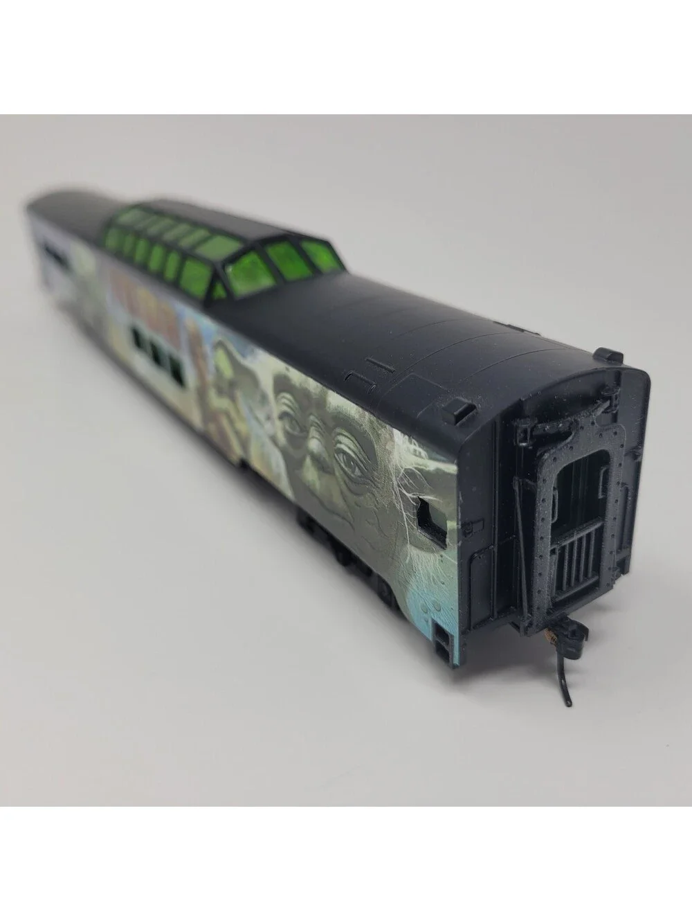 Hawthorne Village Star Wars Master Yoda Vista Dome Passenger Train Car HO Scale